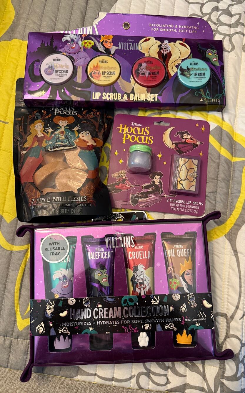 NWT Disney Villains Hocus Pocus Beauty Set Lips Scrub Bath Bomb Balm Hand Cream